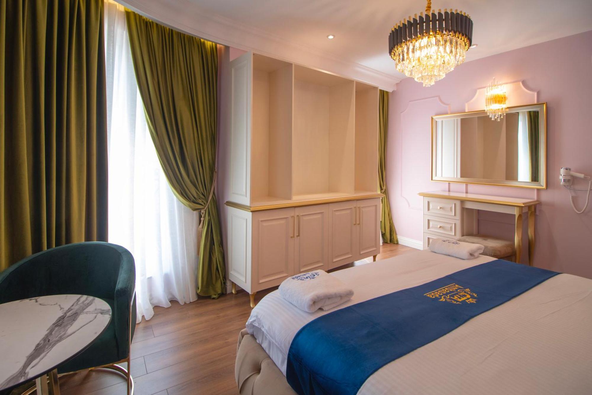 Hotel Ambasada Qta Patza-Kuqani Kültér fotó