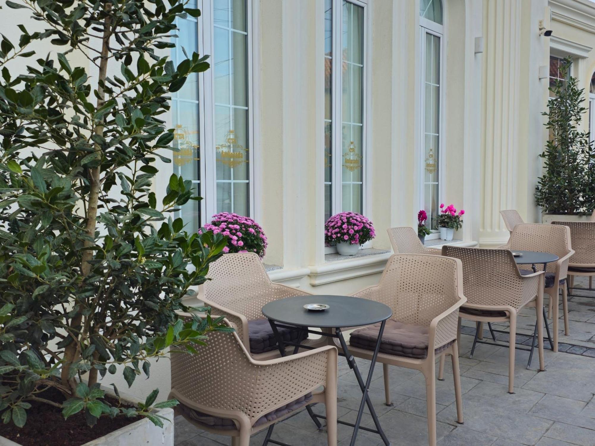 Hotel Ambasada Qta Patza-Kuqani Kültér fotó